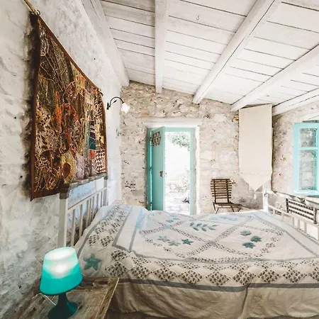 Delightful Stone Greek Cottages - Daisy Studio & Marguerite One & Half Bdrms Casa vacanze *